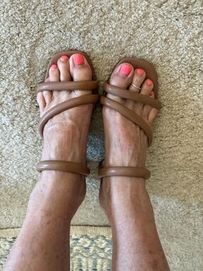 Dolce Vita Brown Multi-Strap Round-Band Sandals